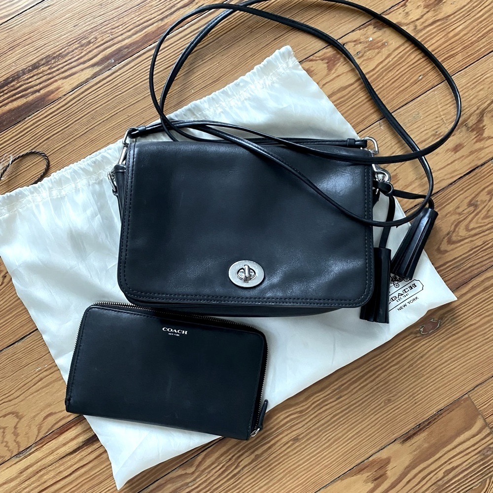 Coach Black Classic Leather Dinky Handbag Purse Crossbody